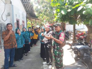 Sinergi TNI-POLRI Dampingi Penilaian Lomba Kampung Bersih di Karangpatri, Bekasi