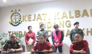 tiga kali panggilan diabaikan inisial RS kasus korupsi tak berkutik saat dijemput paksa tim penyidik Kejati Kalbar