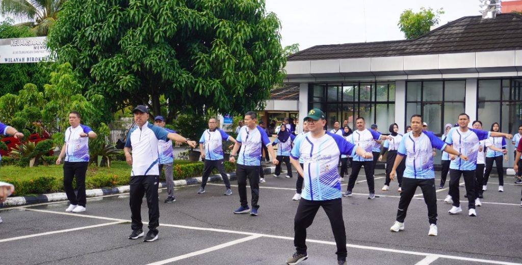 Kejati Kalbar Gelar Senam Pagi Bersama untuk Menjaga Kebugaran Pegawai.
