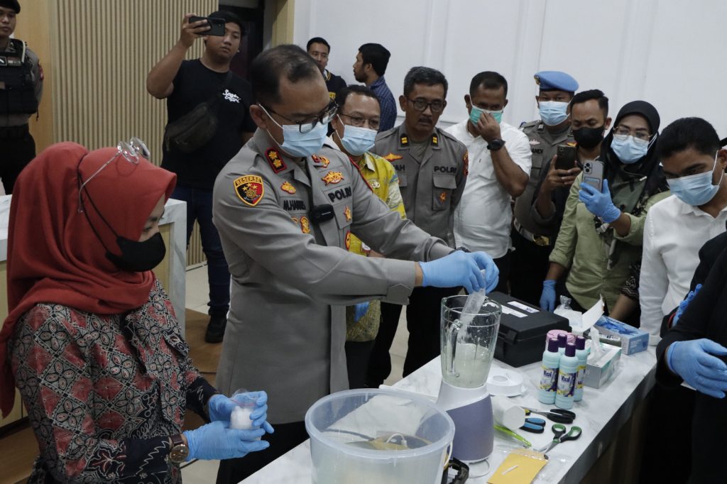 Konfrenasi pers  kasus pidana umum dan narkotika polres Ketapang  musnahkan barang bukti narkoba 