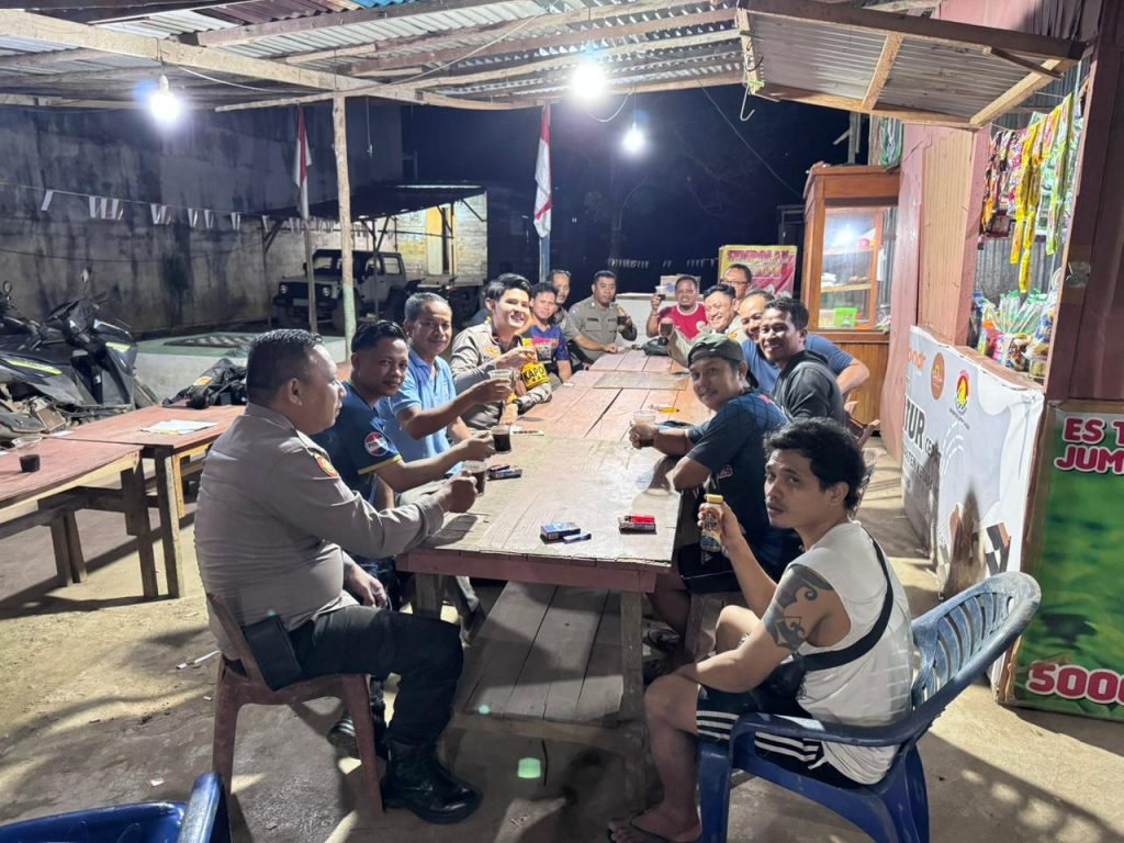 Ngopi bareng masyarakat kapolsek Sandai, meningkatkan sinergi dalam menjaga keamanan dan ketertiban
