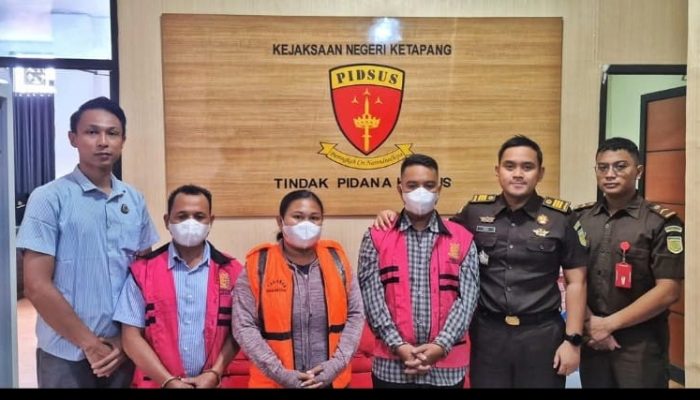 Kejaksaan negeri Ketapang ciduk tiga oknum desa di jelai hulu
