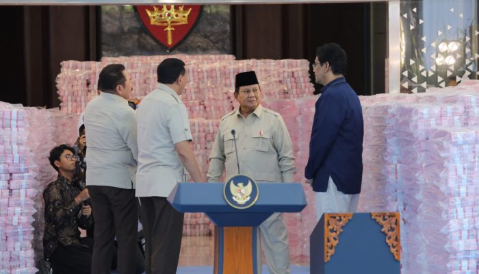 Penyerahan Tahap V Satgas PKH Penguasaan Kembali Kawasan Hutan dan Pengembalian Uang Kerugian Negara