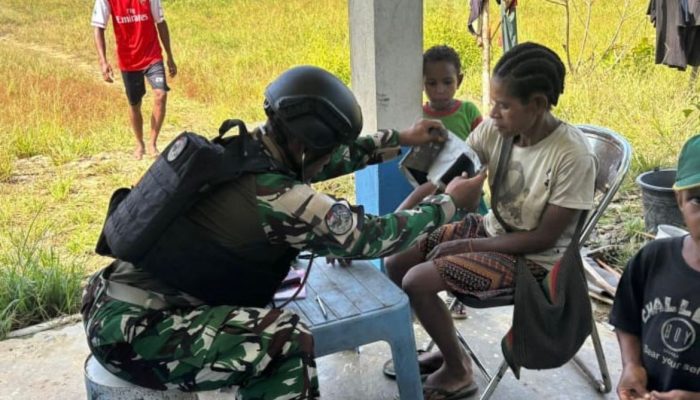 Hadir di Tengah Masyarakat, Satgas Yon Parako 466 Pasgat Berikan Layanan Kesehatan Warga Distrik Korowai Batu