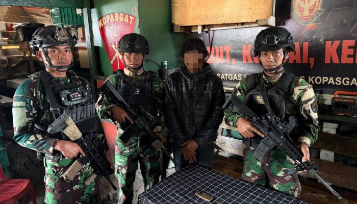 Kedekatan TNI dengan masyarakat kembali membuahkan hasil, Warga temukan 20 Butir Amunisi dan Diserahkan Ke Satgas Yon Parako 466 Pasgat