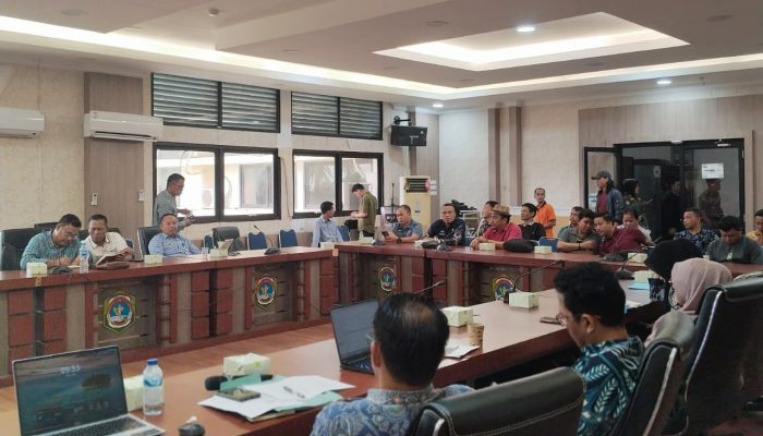 Wabup Sekadau dan Ketua Komisi II Pimpin Mediasi Lahan Warga diduga digarap PT Arvena Sepakat