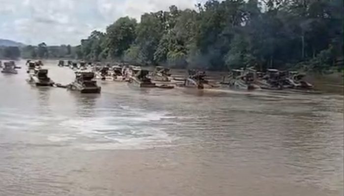 Terbongkar peti disungai pawan warga sebut AT. IV.dan JC bos penampung emas terbesar di sandai