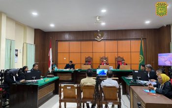 SIDANG PERDANA PERKARA TIPIKOR DANA HIBAH MUJAHIDIN, DAKWAAN DIBACAKAN DI HADAPAN MAJELIS HAKIM