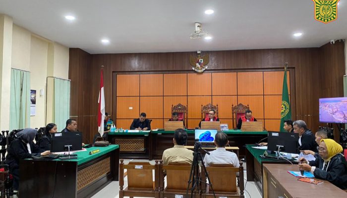 SIDANG PERDANA PERKARA TIPIKOR DANA HIBAH MUJAHIDIN, DAKWAAN DIBACAKAN DI HADAPAN MAJELIS HAKIM