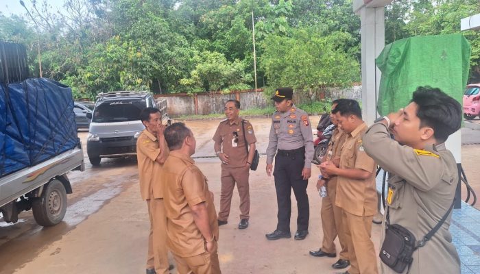Kapolsek Nanga Tayap Bersama Forkopincam Tindaklanjuti Isu Viral Dugaan Penyelewengan BBM Subsidi, Pastikan Stok BBM Aman