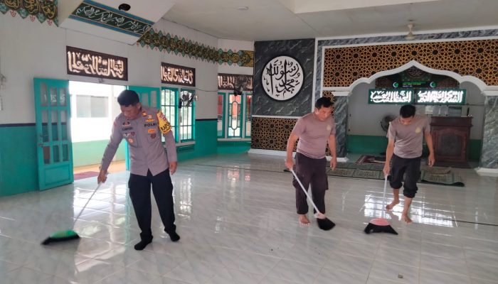 Menyambut hari Bhayangkara ke-80 kapolsek sungai Laur pimpin lansung giat bakti sosial