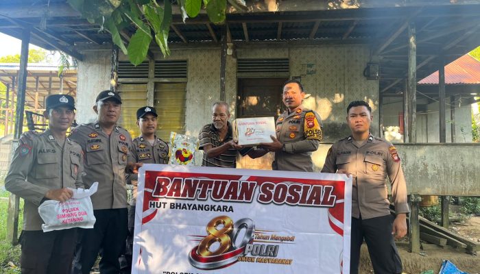 Kapolsek Simpang Dua Salurkan Bantuan Sosial kepada Masyarakat dalam Rangka Hari Bhayangkara ke-80