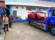 Kejati Kalbar pantau proses pengiriman 4 unit mobil sitaan kasus korupsi tambang