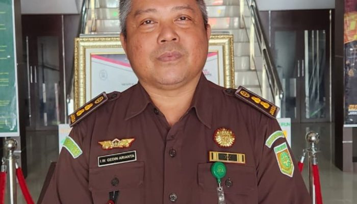 KAJATI KALBAR TEGASKAN PEMERIKSAAN INTERNAL DILAKUKAN SECARA OBJEKTIF, TINDAK LANJUTI INFORMASI YANG BEREDAR TERKAIT DUGAAN KETERLIBATAN PEGAWAI KEJARI SEKADAU