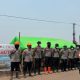 Personel BKO Sat Brimob Polri Laksanakan Pemadaman Karhutla di Desa Pelang KM 10