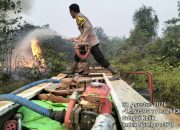 Groundcheck Titik Hotspot, Polsek Nanga Tayap Bersama Tim Perusahaan Padamkan Karhutla di Sungai Kelik