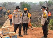 Kapolres Ketapang Bersama Bupati dan Jajaran Turun Langsung Tangani Karhutla di Kecamatan Matan Hilir Selatan