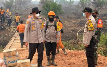 Kapolres Ketapang Bersama Bupati dan Jajaran Turun Langsung Tangani Karhutla di Kecamatan Matan Hilir Selatan
