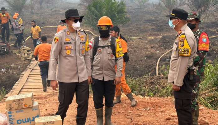Kapolres Ketapang Bersama Bupati dan Jajaran Turun Langsung Tangani Karhutla di Kecamatan Matan Hilir Selatan